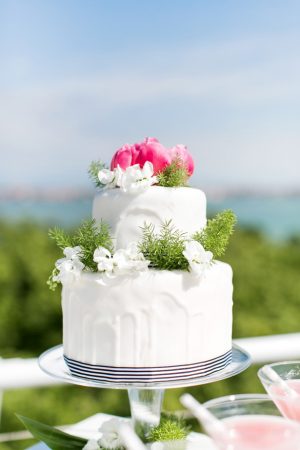 Modern Wedding Cake - Nora Photography