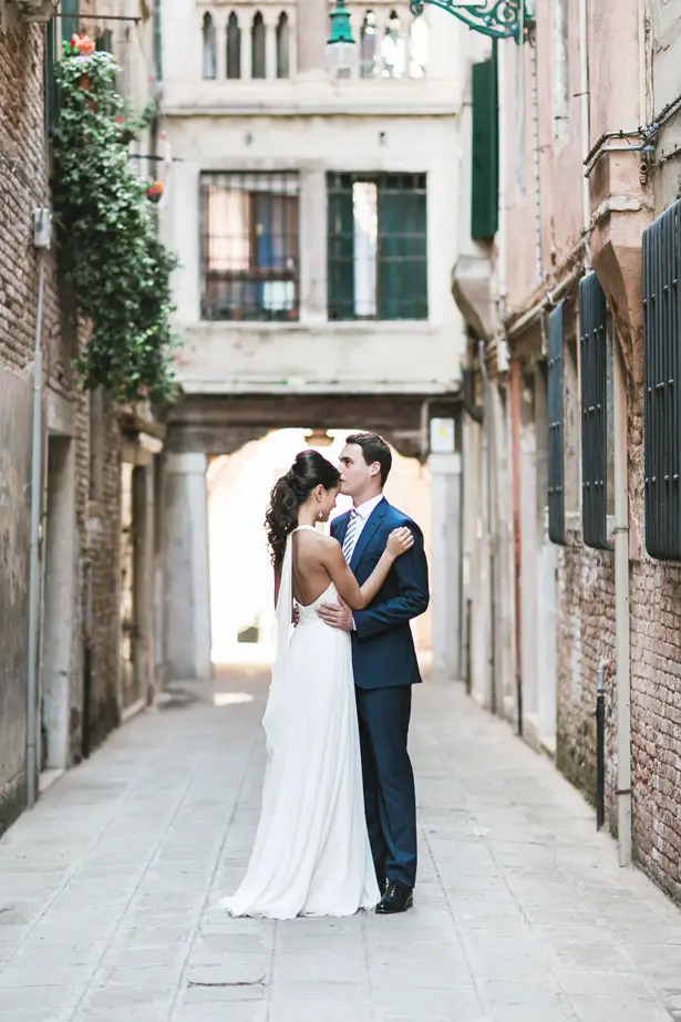Romantic Venice Wedding Photo - Nora Photography