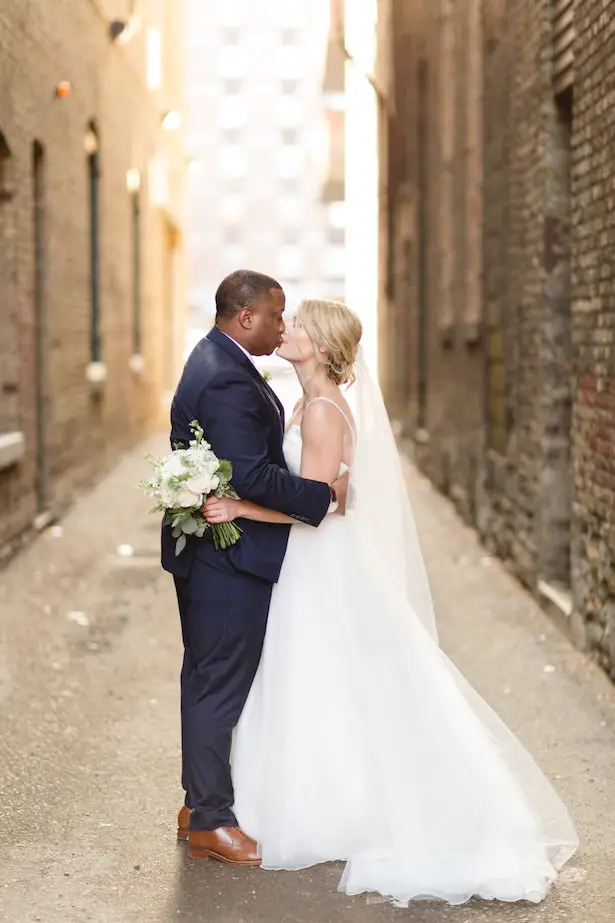 Romantic wedding photo - bride and groom kiss - Photography: Rochelle Louise