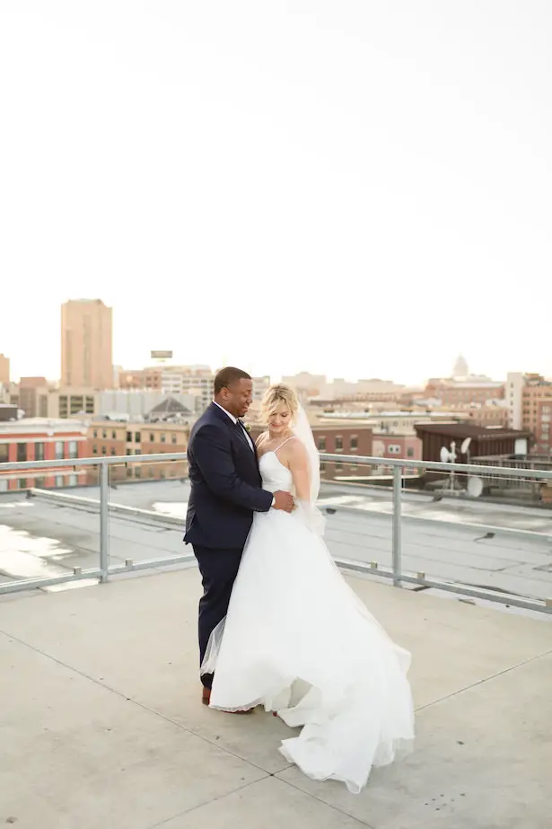 Romantic wedding photo - bride and groom rooftop - Photography: Rochelle Louise