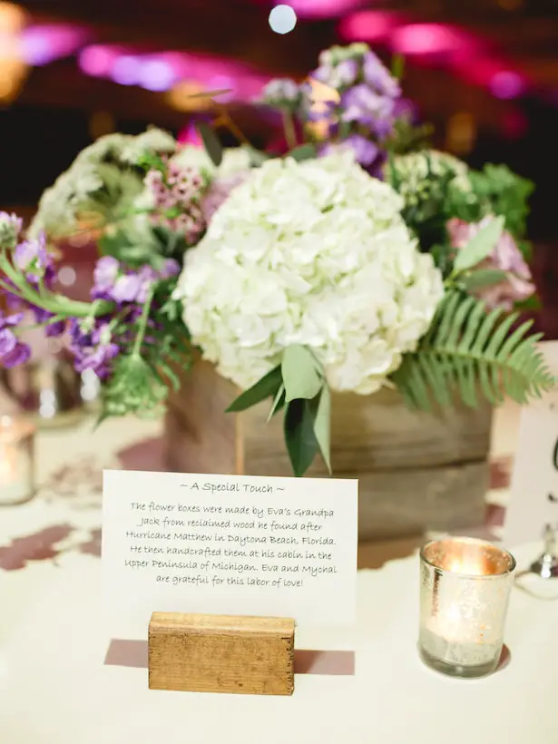 Wedding centerpiece woodbox - Photography: Rochelle Louise