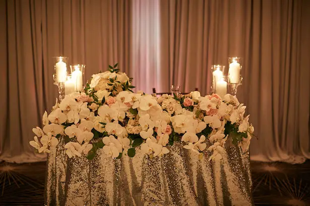 Wedding decor sweetheart table - Wasio Photography