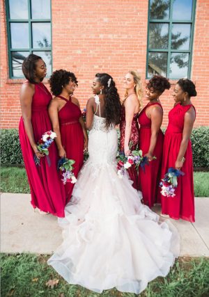 Mismatched bridesmaid halter dresses - Photography: Sabel Moments