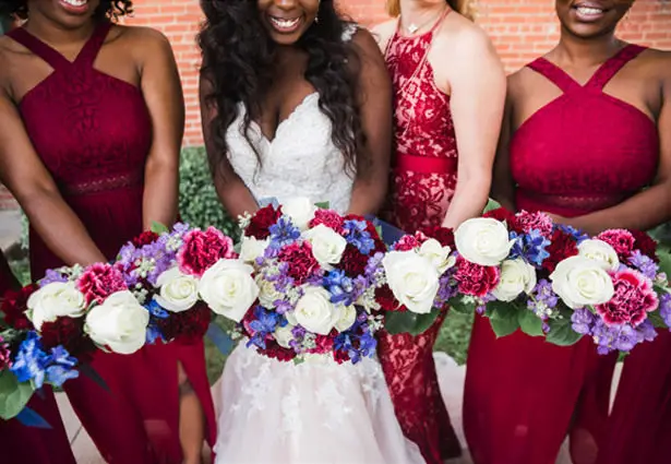 Navy and Burgundy bridesmaid bouquets - Photography: Sabel Moments
