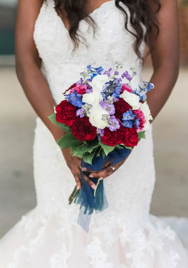 Navy and Burgundy ​Wedding Bouquet - Photography: Sabel Moments
