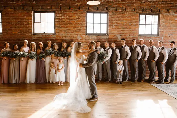 Rustic Wedding Party Photo - T&K PHOTOGRAPHY