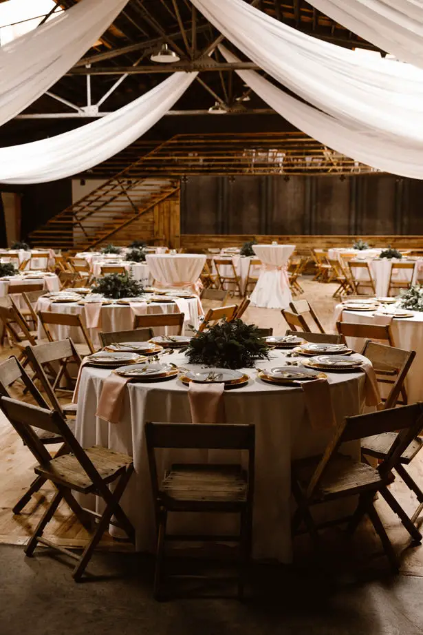 Rustic Wedding Reception Decor - T&K PHOTOGRAPHY