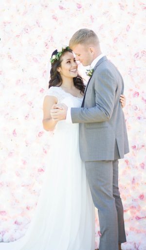 Blush Floral wedding wall - Janita Mestre Photography