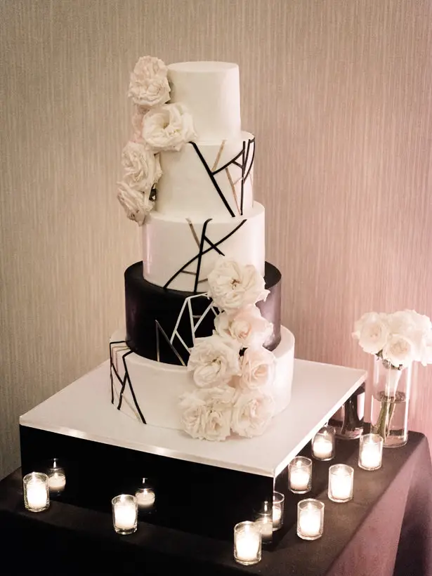 Modern black and white wedding cake with roses and gold details - Flashy Mama Photography - Flashy Mama Photography