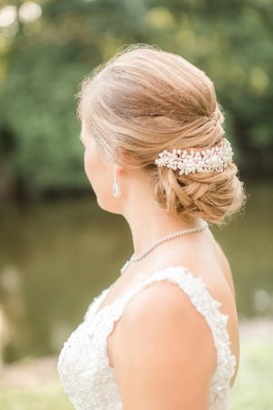 Wedding hairstyle with headpiece - Idalia Photography