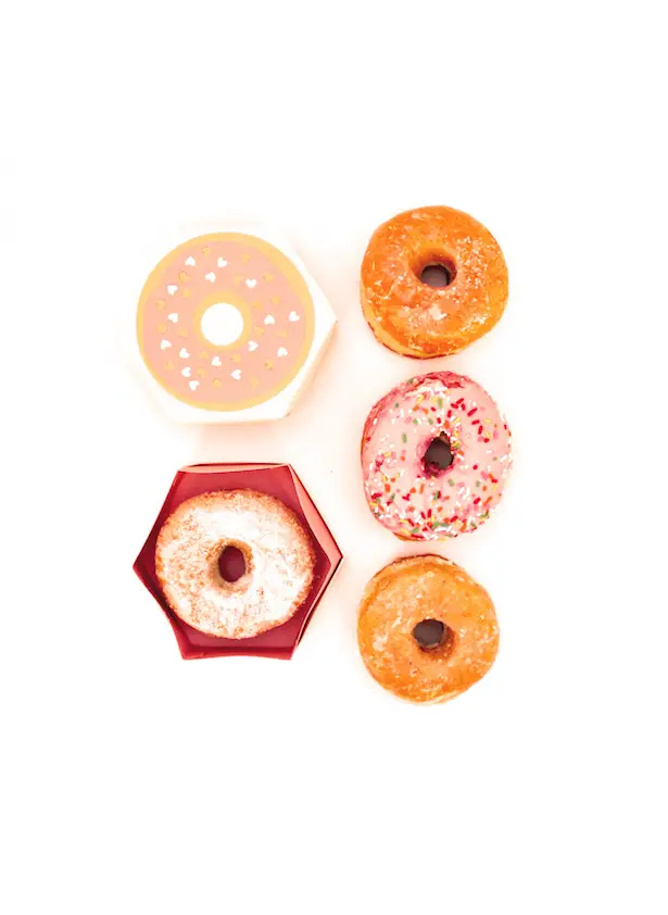 How to style Donut Bar with Cricut - diy donut favor boxes