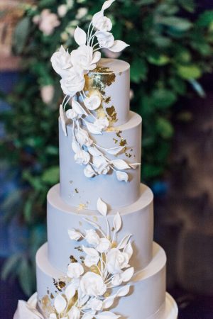 Luxe Romance modern greay wedding cake with gold details and with sugar flowers - Amanda Karen Photography