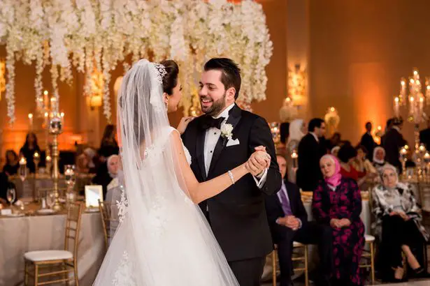 Luxury wedding first dance - Photographer: Julia Franzosa