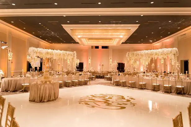 White and gold luxury wedding reception - Photographer: Julia Franzosa