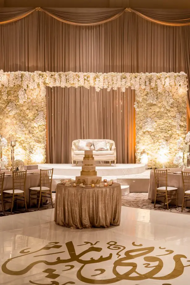 White and gold luxury wedding reception - Photographer: Julia Franzosa