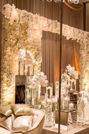 White flower wall wedding installation - Photographer: Julia Franzosa