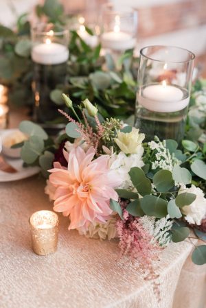 Floating candles and greenery garland wedding centerpiece - Photography by Marirosa