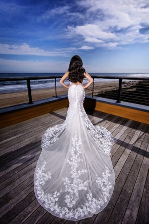 Lace mermaid wedding dress - Photography: Adam Opris