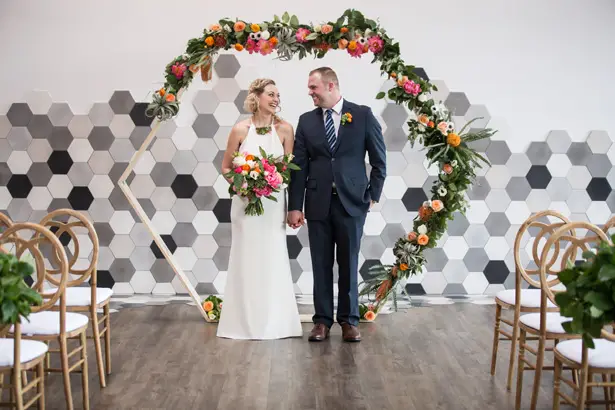 Modern geometric wedding ceremony arch - OANA FOTO