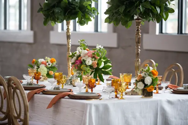 Modern wedding tablescape with citrus hues - OANA FOTO