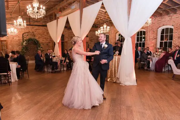 Romantic Wedding photo -first dance - Photography by Marirosa