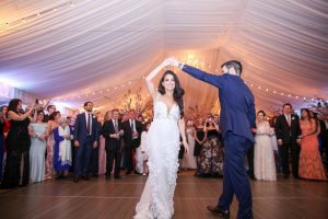 Romantic wedding first dance- Photography: Adam Opris