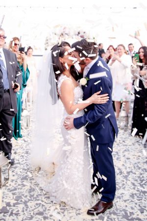 Romantic wedding photo kiss - Photography: Adam Opris