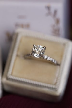 Round Diamond engagement ring - Photography by Marir
