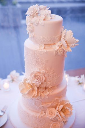 White lace luxury wedding cake - Photography: Adam Opris