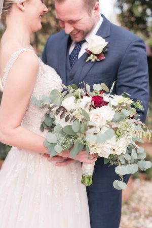 Wild greenery wedding bouquet- Photography by Marirosa