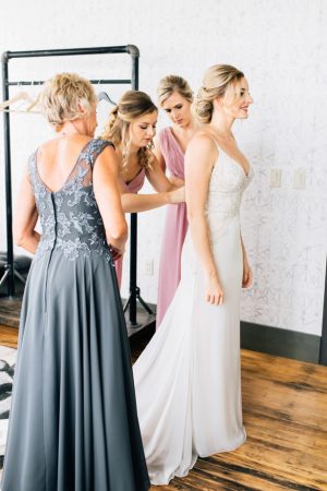Bride getting ready for the wedding - Justina Louise Photography