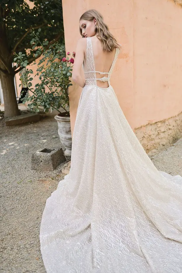 backless wedding - Sephory Photography