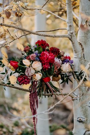 Wild Winter Wedding Bouquet - The Blushing Details / Quattro Studios
