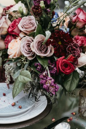 winter wedding flowers - The Blushing Details / Quattro Studios