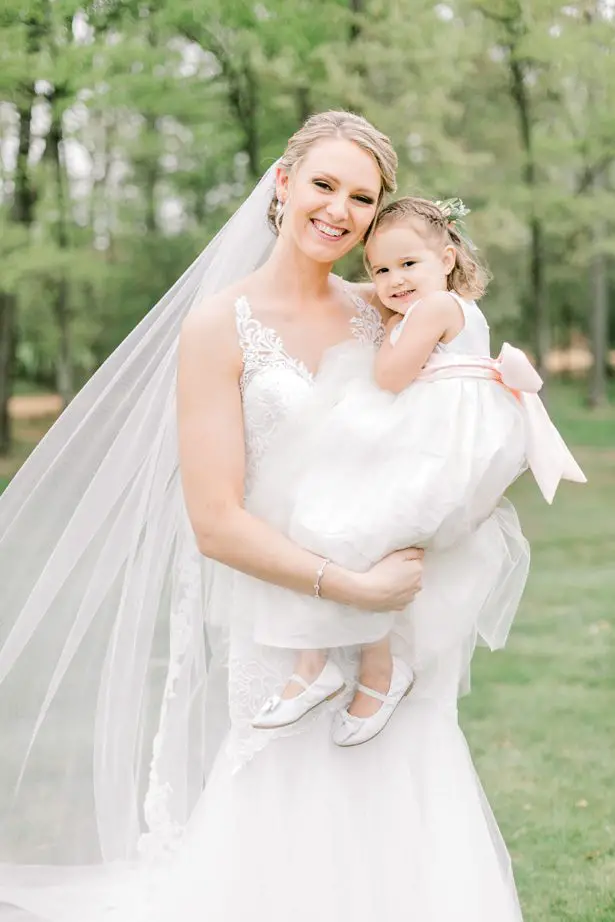 Bride and flower girl photo - Photography: Lauren Westra