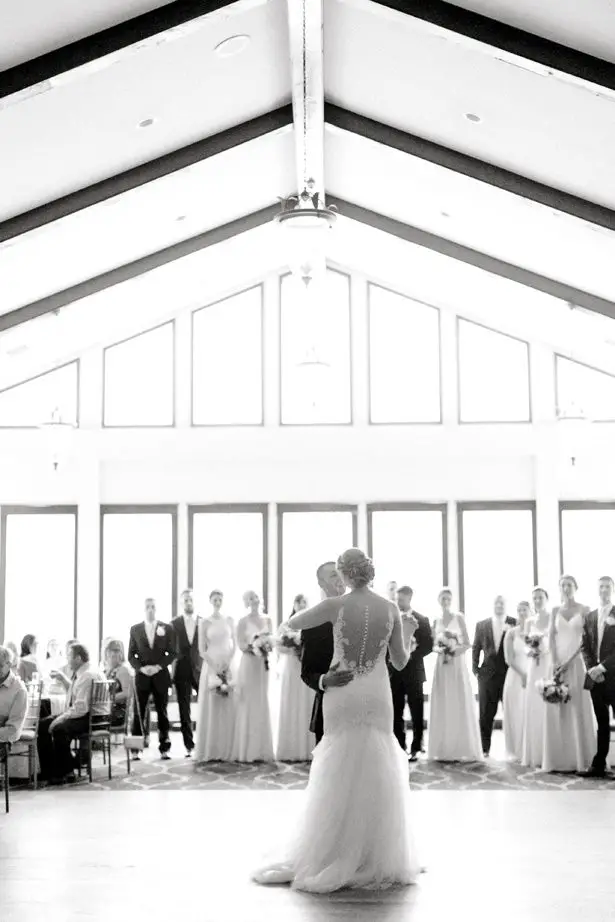 Romantic wedding photo - first dance - Photography: Lauren Westra