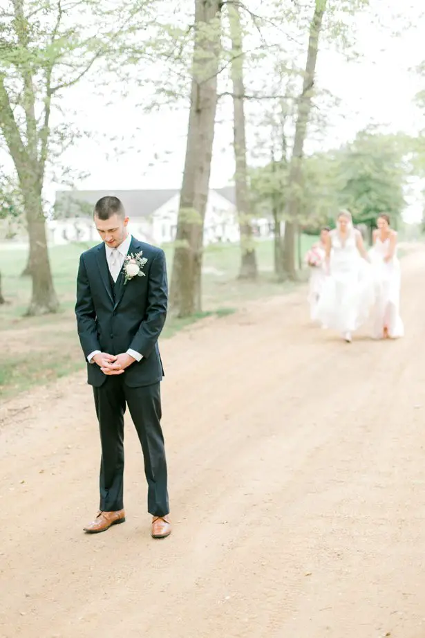 Romantic wedding photo - first look - Photography: Lauren Westra
