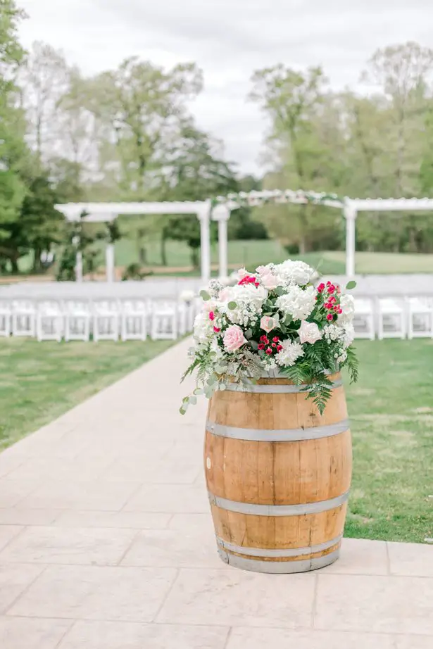 Wedding ceremony decor with flowers - Photography: Lauren Westra