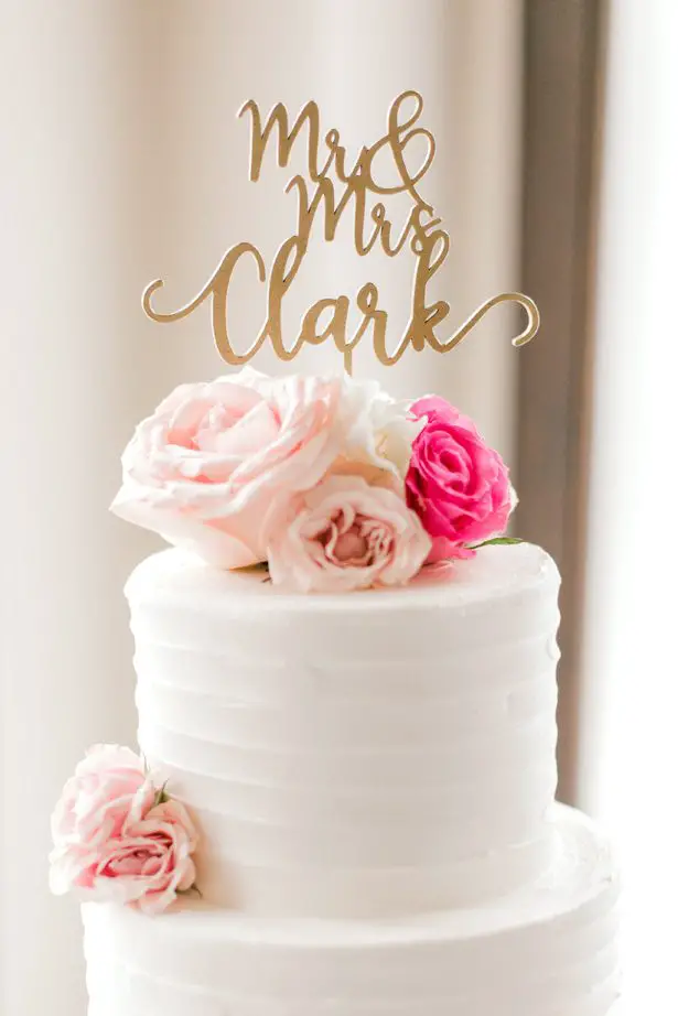 White buttercream wedding cake with fress flowers pink roses and gold cake topper - Photography: Lauren Westra