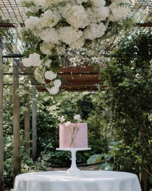 Botanical inspired wedding cake- Rebecca Goddar Photography