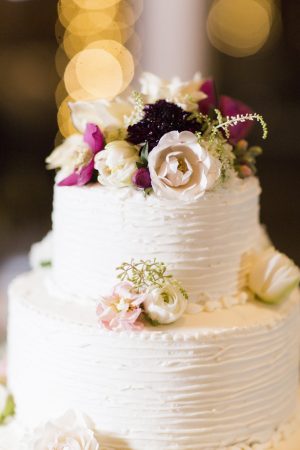 Classic wedding cake with flowers - Aislinn Kate Photography
