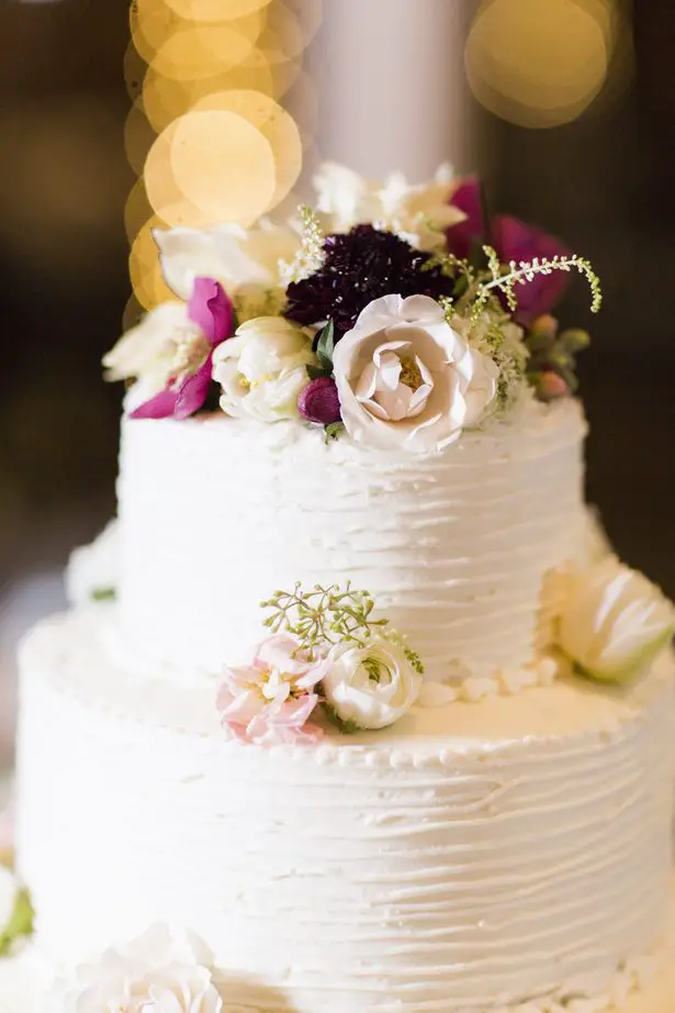 Classic wedding cake with flowers - Aislinn Kate Photography