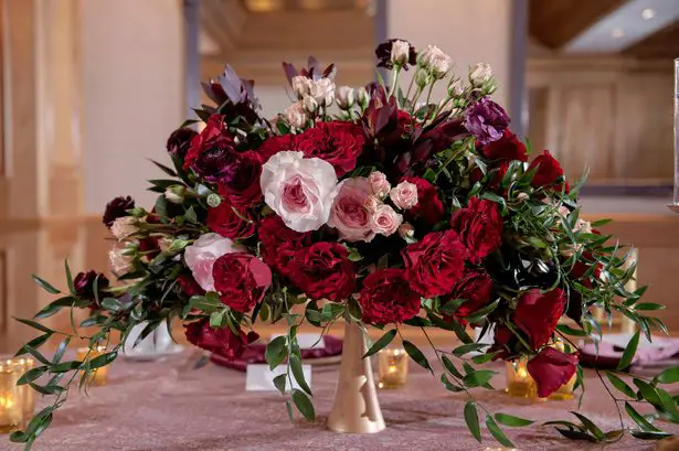 Low red Wedding rose centerpiece - Milanes Photography