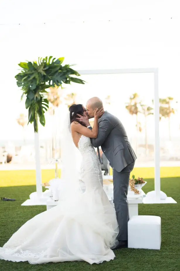 wedding kiss - Studio EMP