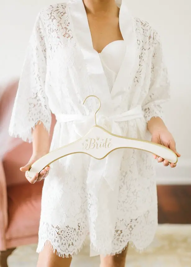 Bride hanger - Photography: The Mallorys