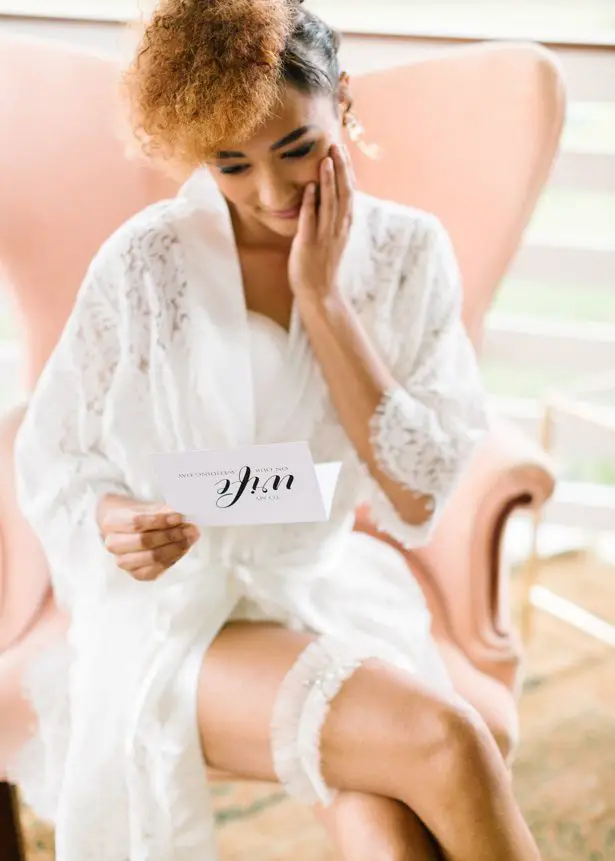 Lace bridal robe - Photography: The Mallorys