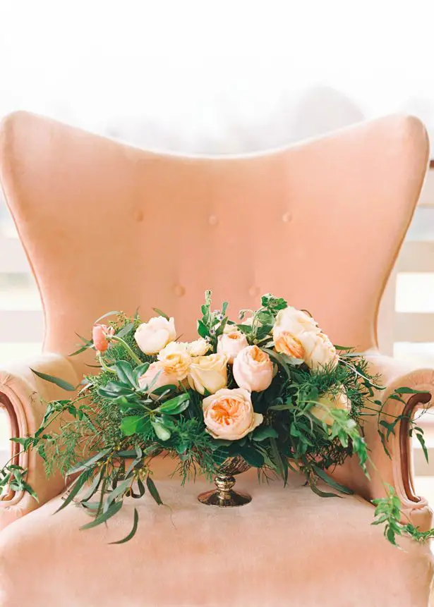 Peach garden rose wedding centerpiece - Photography: The Mallorys