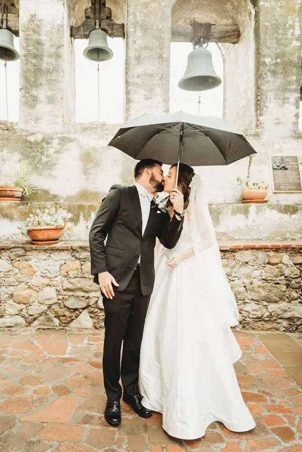 Romantic wedding photo | Rainy Day Wedding Moments - Lisette Gatliff Photography