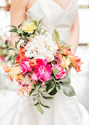 bright wedding bouquet - Photography: Sarah Casile Weddings