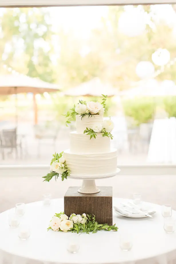 Chic Wedding cake table - Theresa Bridget Photography